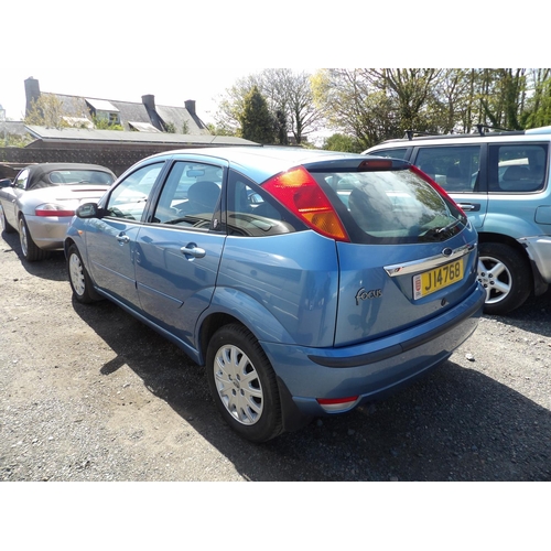 9 - A 2002 Ford Focus Ghia 2.0 five door hatchback J14768 (petrol/manual), odometer reading 40,968 miles