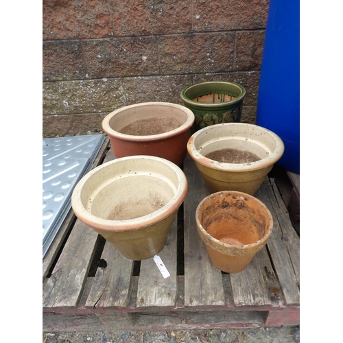 49 - A quantity of ceramic pots