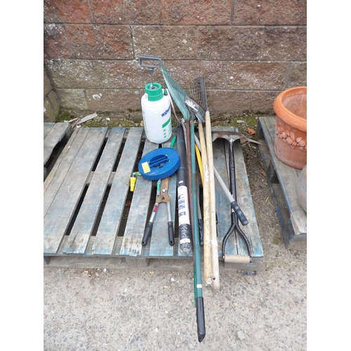 56 - A quantity of gardening tools