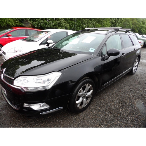 8 - A 2009 Citroen C5 VTR 2.0 estate (diesel/manual) J139014, odometer reading 93,348 miles - CV joints ... 