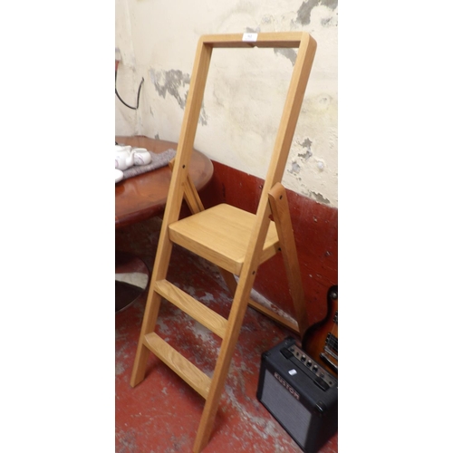 512 - A contemporary solid oak three tread step ladder