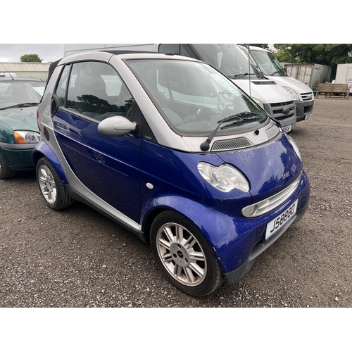 13 - A 2002 Smart Passion 0.6 convertible J58880 (petrol/automatic), odometer reading 27,373 miles