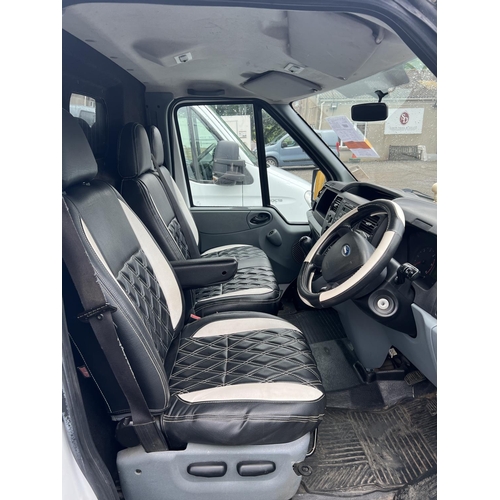 17 - A 2009 Ford Transit T350L 2.4 TDCi panel van J131515 (diesel/manual), odometer reading 85,964 miles ... 