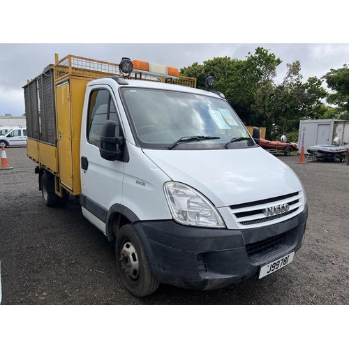 18 - A 2008 Iveco 50C 15 3.0 TDi tipper J99781 (diesel/manual), odometer reading 66,351 miles - ignition ... 