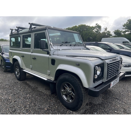 3 - A 2005 Land Rover Defender 110 XS 2.5 TDi nine seat station wagon J117257 (diesel/manual), odometer ... 