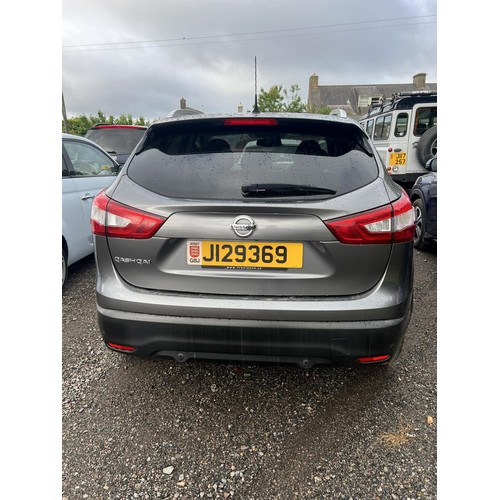 6 - A 2015 Nissan Qashqai Ntec+ 1.2 SUV J129369 (petrol/manual), odometer reading 36,015 miles