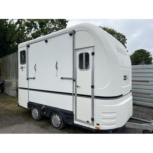 24 - An Equi-Trek Space Trekker side unloading double horse box to suit horses up to 17.2hh