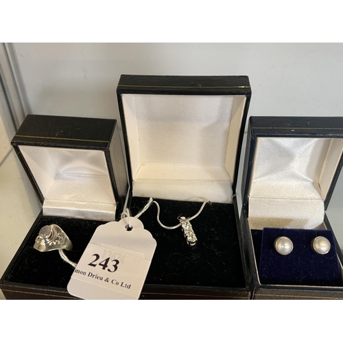 243 - Three pieces of silver jewellery