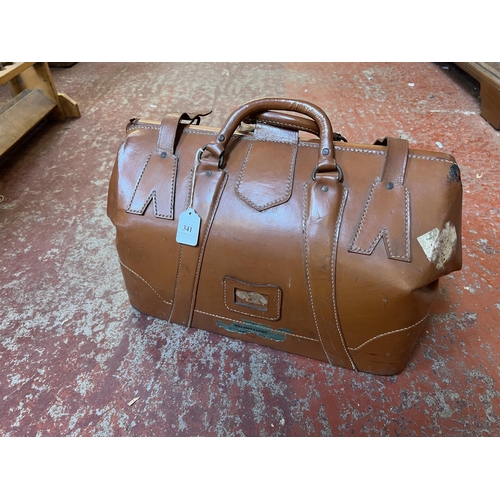 341 - A vintage leather Gladstone bag