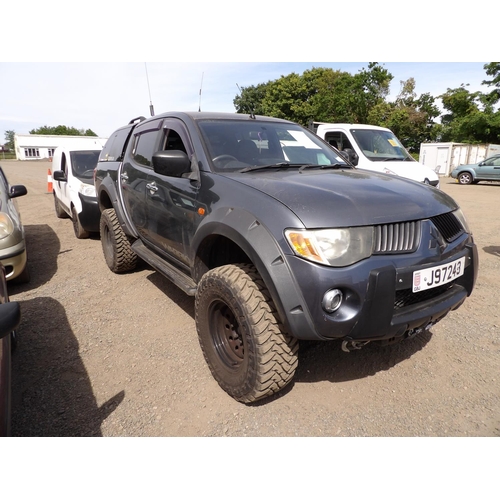 10 - A 2006 Mitsubishi L200 Warrior 2.2 DiD 2.5 TDi pick-up J97243 (diesel/manual), odometer reading 101,... 