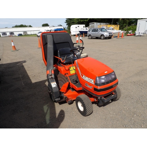 15 - A Kubota HST T1600 Diesel garden tractor with mower deck and grass collection system