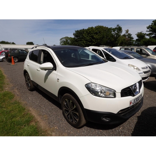 2 - A 2013 Nissan Qashqai 1.6 SUV J130073 (petrol/manual), odometer reading 85,970 miles - one owner