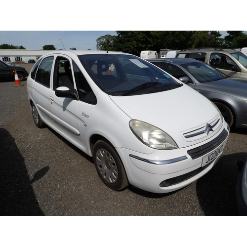 4 - A 2009 Citroen Xsara Picasso Desire 1.6 HDi MPV J120047 (diesel/manual), odometer reading 108,361 mi... 