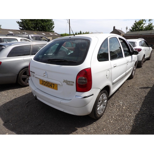 4 - A 2009 Citroen Xsara Picasso Desire 1.6 HDi MPV J120047 (diesel/manual), odometer reading 108,361 mi... 