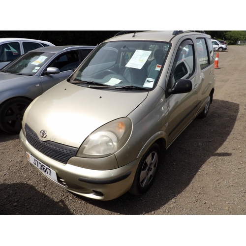 9 - A 2000 Toyota Yaris Verso 1.3 five door hatchback J73617 (petrol/manual), odometer reading 57,642 mi... 