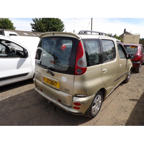 9 - A 2000 Toyota Yaris Verso 1.3 five door hatchback J73617 (petrol/manual), odometer reading 57,642 mi... 