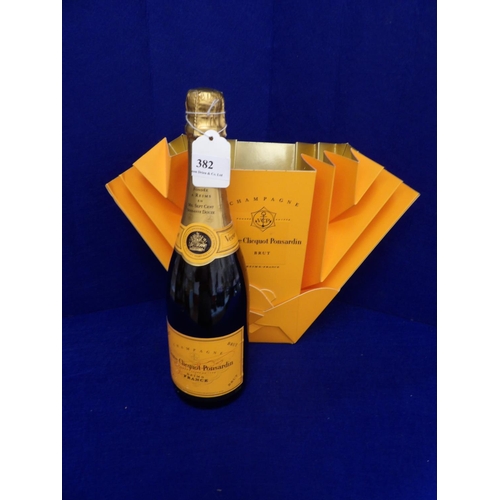 382 - A presentation bottle of Veuve Clicquot Ponsardin Brut Champagne