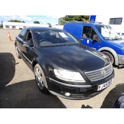 12 - A 2005 Volkswagen Phaeton V10 4Motion 5.0 TDi four door saloon J49369 (diesel/automatic), odometer r... 