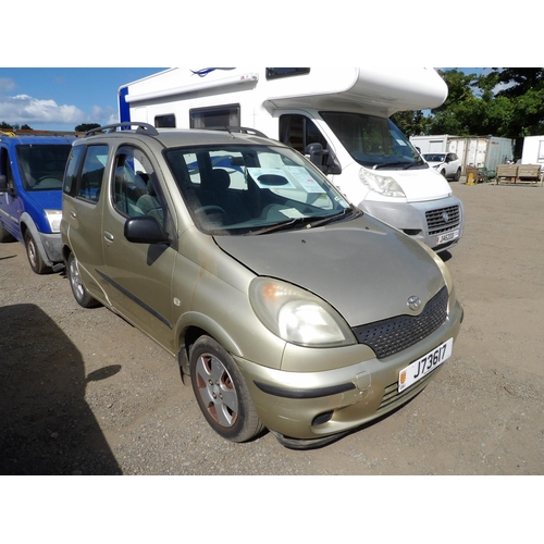 13 - A 2000 Toyota Yaris Verso 1.3 five door hatchback J73617 (petrol/manual), odometer reading 113,563 m... 