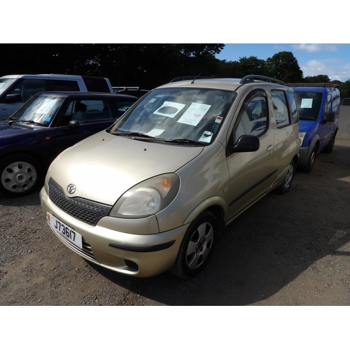 13 - A 2000 Toyota Yaris Verso 1.3 five door hatchback J73617 (petrol/manual), odometer reading 113,563 m... 