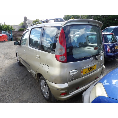 13 - A 2000 Toyota Yaris Verso 1.3 five door hatchback J73617 (petrol/manual), odometer reading 113,563 m... 