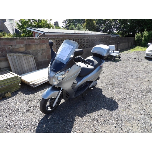 2 - A 2008 Honda S-wing 125 scooter J52280, odometer reading  5,565 miles - current DVS Certificate of S... 