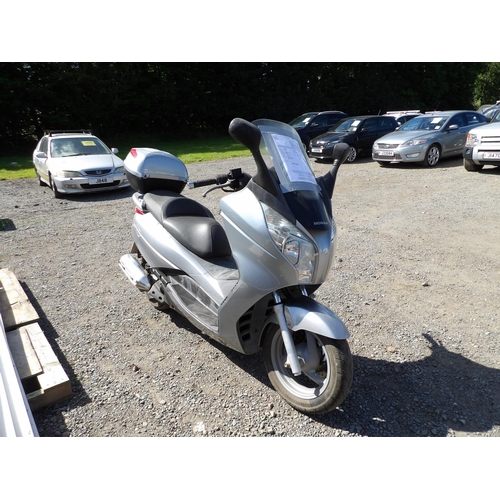 2 - A 2008 Honda S-wing 125 scooter J52280, odometer reading  5,565 miles - current DVS Certificate of S... 