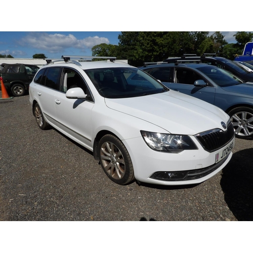 4 - A 2015 Skoda Superb SE 2.0 TDi estate J72492 (diesel/automatic), odometer reading 50,833 miles