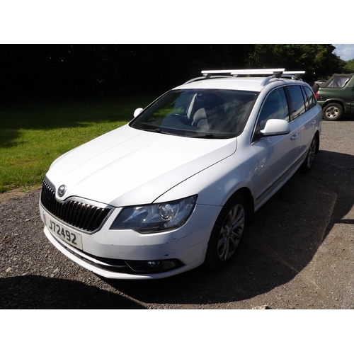 4 - A 2015 Skoda Superb SE 2.0 TDi estate J72492 (diesel/automatic), odometer reading 50,833 miles