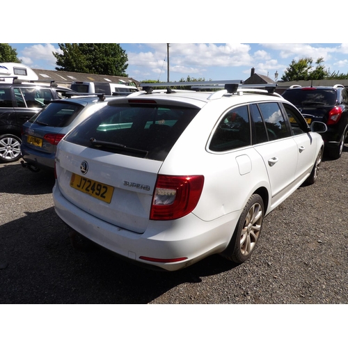 4 - A 2015 Skoda Superb SE 2.0 TDi estate J72492 (diesel/automatic), odometer reading 50,833 miles