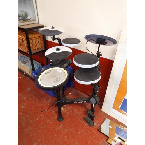 279 - A Roland electronic drum kit