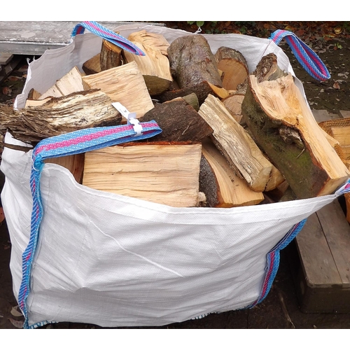 70 - A midi bulk bag of logs