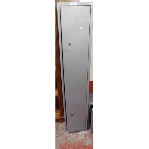 226 - A Ward four gun capacity security cabinet complete with ammunition shelf