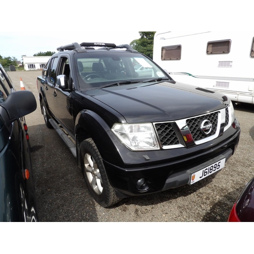 17 - A 2010 Nissan Navara Tekna double cab 2.5 dCi pick-up J61895 (diesel/manual), odometer reading 89,77... 