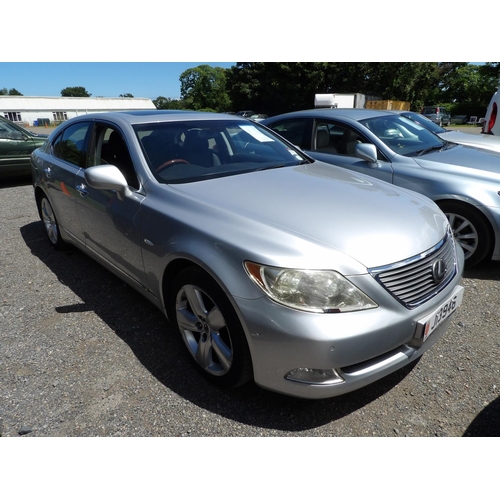 10 - A 2007 Lexus LS 460 SE 4.6 four door saloon J13946 (petrol/automatic), odometer reading 33,715 miles