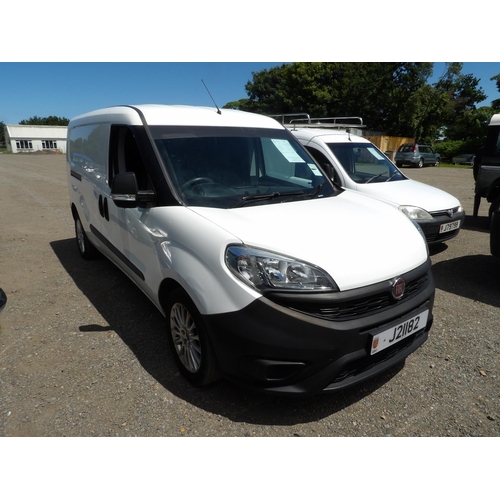 18 - A 2017 Fiat Doblo Cargo Maxi 1.2 TDi panel van J21182 (diesel/manual), odometer reading 39,941 miles