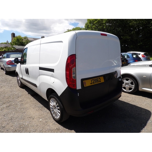 18 - A 2017 Fiat Doblo Cargo Maxi 1.2 TDi panel van J21182 (diesel/manual), odometer reading 39,941 miles