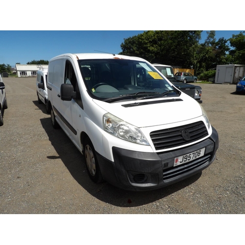 19 - A 2010 Fiat Scudo Comfort 90 1.6 TDi panel van J95708 (diesel/manual), odometer reading 27,699 miles... 