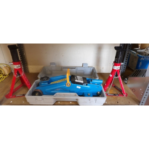 122 - A Silverline hydraulic trolley jack together with a pair of Redline axle stands