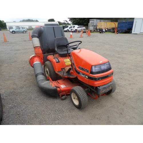 A Kubota HST G1900 4WS diesel lawn tractor with mower deck and grass ...