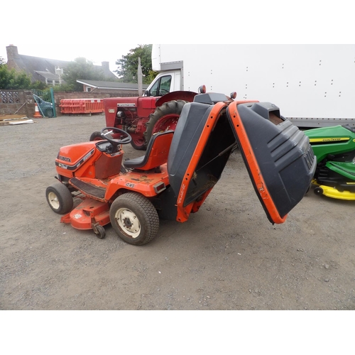 26 - A Kubota HST G1900 4WS diesel lawn tractor with mower deck and grass collection system - 878 hours o... 