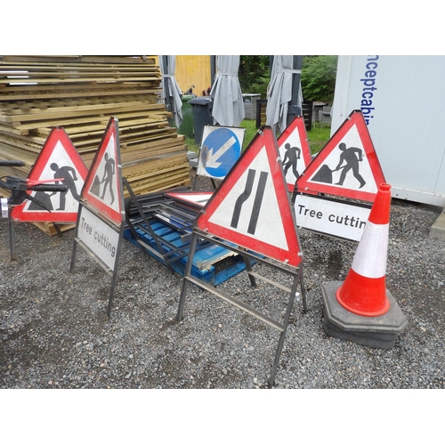 40 - Assorted road work signs