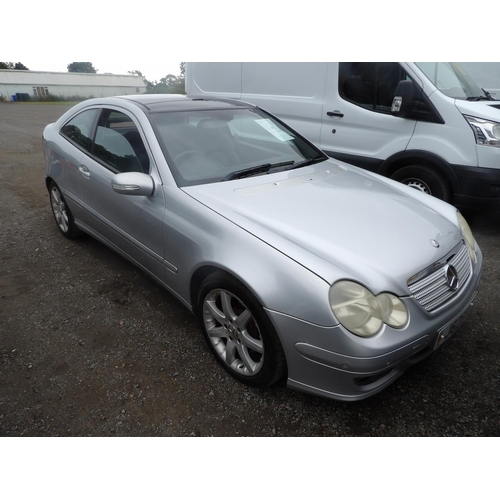 10 - A 2004 Mercedes-Benz C230 Kompressor 1.8 coupe J62997 (petrol/automatic), odometer reading 114,667 m... 