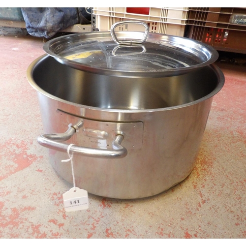 141 - A commercial stainless steel lidded saucepan