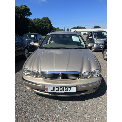 6 - A 2005 Jaguar X-Type 2.5 SE AWD estate J139197 (petrol/automatic), odometer reading 44,550 miles