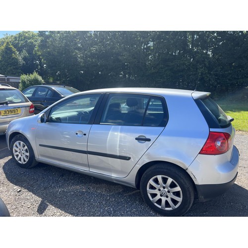 7 - A 2004 Volkswagen Golf S 1.6 FSi five door hatchback J63881 (petrol/manual), odometer reading 88,531... 