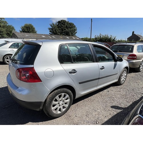 7 - A 2004 Volkswagen Golf S 1.6 FSi five door hatchback J63881 (petrol/manual), odometer reading 88,531... 