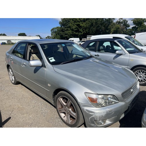 11 - A 2001 Lexus IS200 SE 2.0 four door saloon J94150 (petrol/automatic, odometer reading 20,637 miles