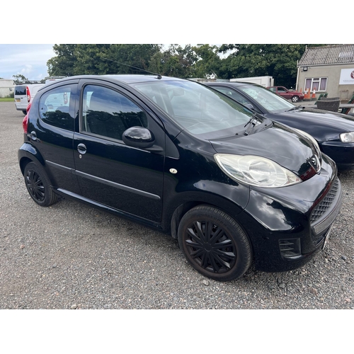 4 - A 2009 Peugeot 107 Urban 1.0 five door hatchback J114382 (petrol/automatic), odometer reading 39,815... 