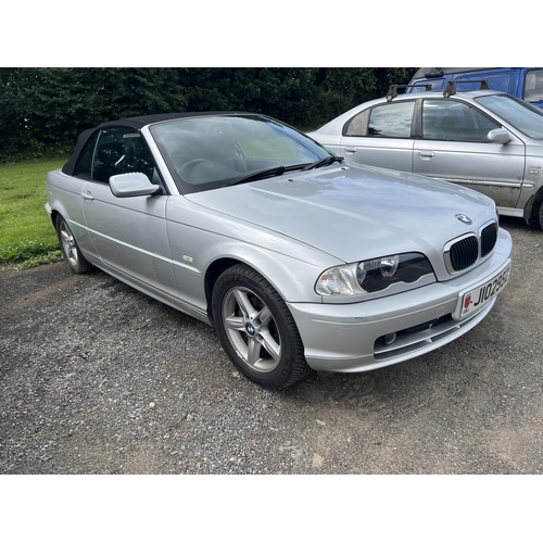 5 - A 2002 BMW 318 Ci 2.0 convertible J102952 (petrol/automatic), odometer reading 30,259 miles